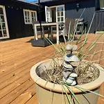 Bright And Charming Summer House Near Hébergement de vacances *