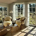 Bright And Charming Summer House Near Hébergement de vacances