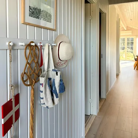 Bright And Charming Summer House Near