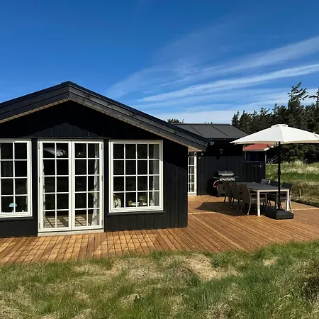Hébergement de vacances Bright And Charming Summer House Near
