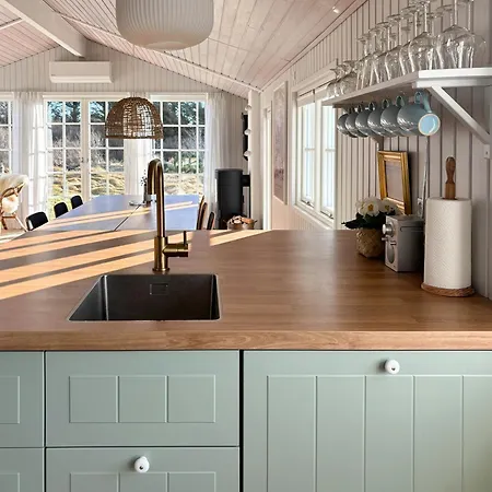 Дом отдыха Bright And Charming Summer House Near *
