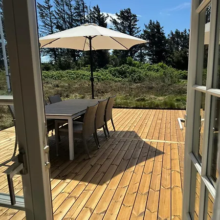 Bright And Charming Summer House Near *