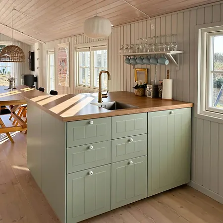 Bright And Charming Summer House Near Hébergement de vacances